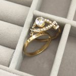 Set luksuznog prstenja u zlatnoj boji