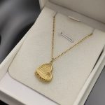 Ogrlica sa priveskom srca - love zlatna