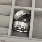 Bele burme šare uz ivicu