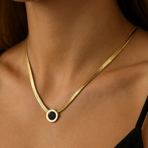 Snake ogrlica sa crno zlatnim priveskom