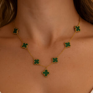 Ogrlica sa privescima deteline zelena