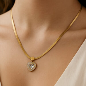 Snake ogrlica sa priveskom srca sa kristalima