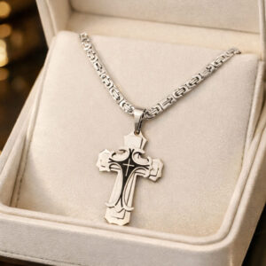 Grčki ključ lanac sa priveskom Lazarevog krsta srebrna boja