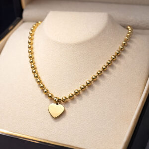 Ogrlica sa priveskom srca zlatna