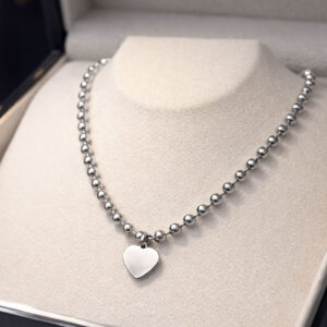 Ogrlica sa priveskom srca srebrna