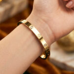 Kruta narukvica sa kristalima zlatna