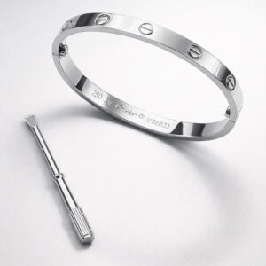 Love narukvica srebrna boja